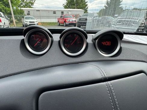 Used 2016 Nissan 370Z Coupe RWD image 16