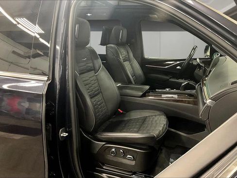 Used 2023 Cadillac Escalade ESV Premium Luxury Platinum w/ LPO, Floor Liner Package AWD/4WD image 30