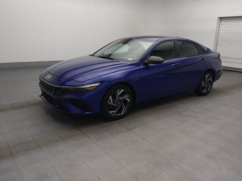 Used 2025 Hyundai Elantra Sport FWD image 2