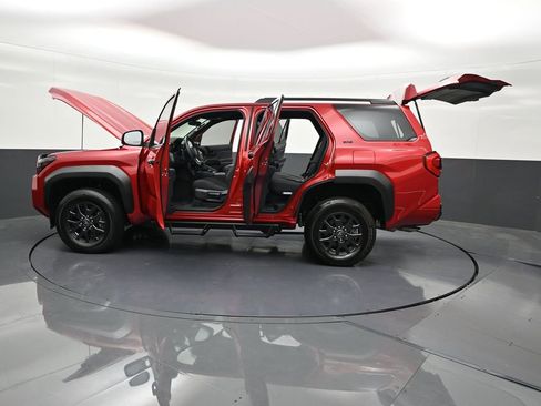 Used 2025 Toyota 4Runner SR5 AWD/4WD image 38