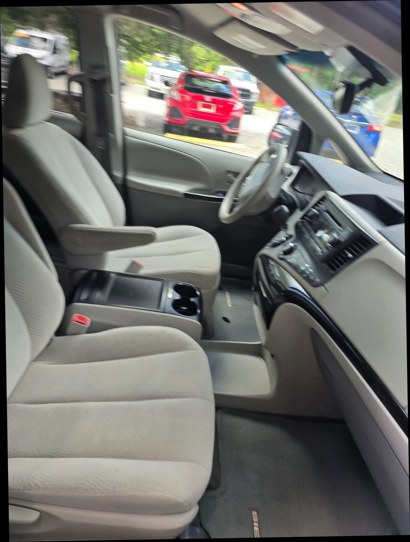 Used 2014 Toyota Sienna LE FWD image 6