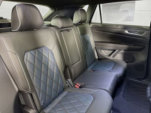 New 2025 Volkswagen Atlas Cross Sport SEL Premium R-Line image 28