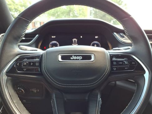 Used 2022 Jeep Grand Cherokee Overland w/ MOPAR Finishing Package AWD/4WD image 24