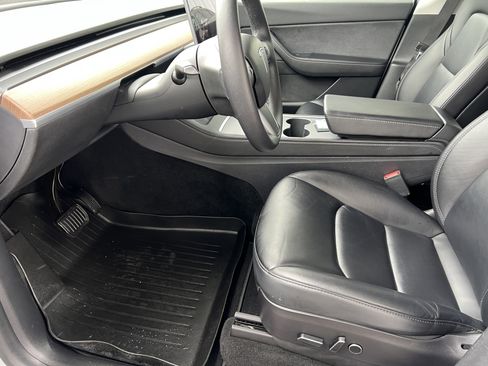 Used 2021 Tesla Model Y Long Range image 14