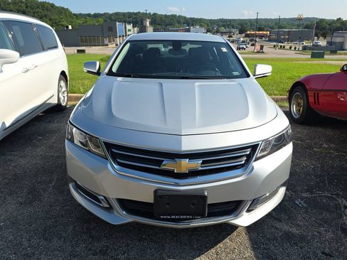 Used 2016 Chevrolet Impala LT w/ Convenience Package FWD image 2