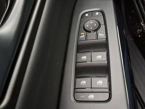 New 2026 Nissan Pathfinder SV image 17