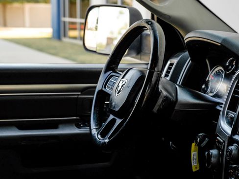 Used 2019 RAM 1500 Big Horn AWD/4WD image 18
