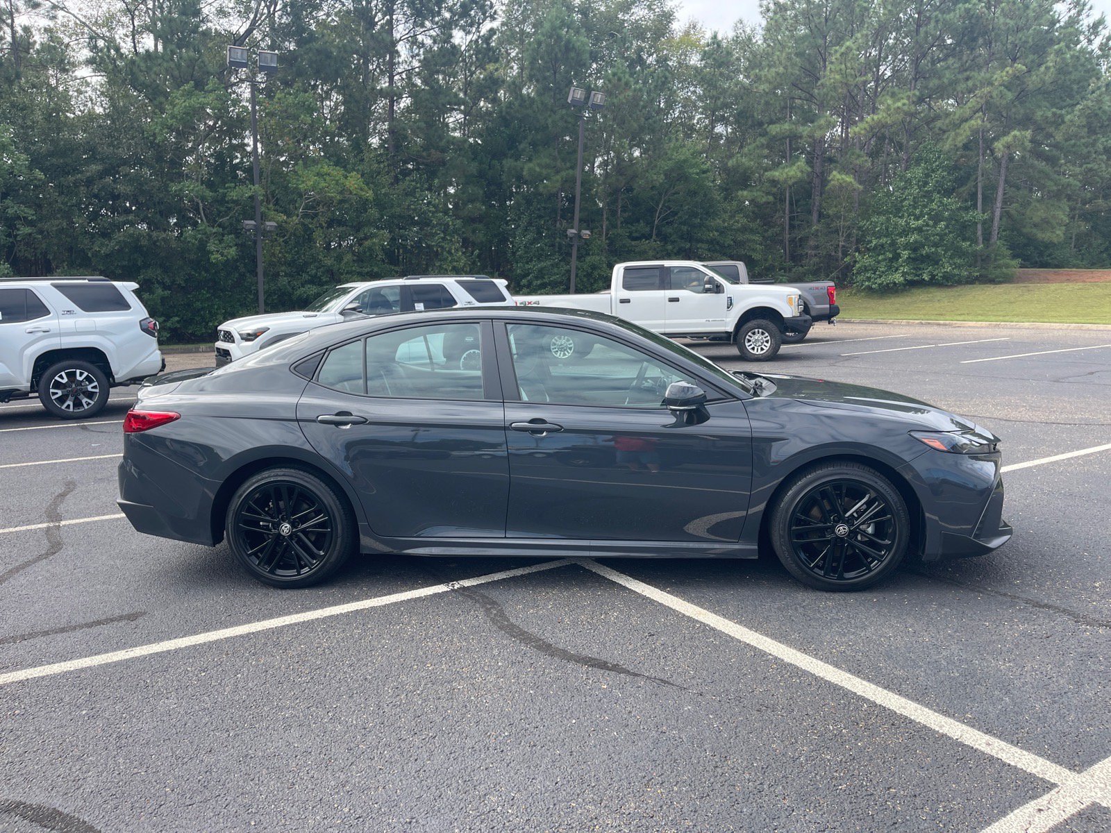 Used 2025 Toyota Camry SE w/ Convenience Package FWD image 21