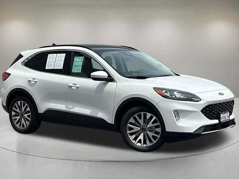 Used 2022 Ford Escape Titanium w/ Class II Trailer Tow Package AWD/4WD image 1