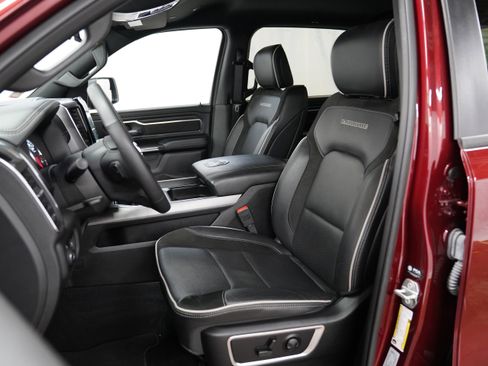 Used 2025 RAM 1500 Laramie image 4