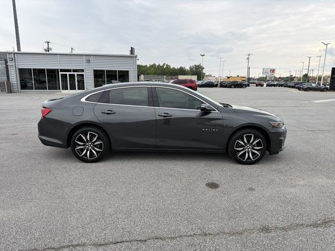 Used 2017 Chevrolet Malibu LT FWD image 3