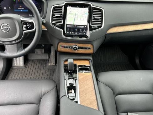 Used 2024 Volvo XC90 T8 Plus w/ Protection Package Premier AWD/4WD image 10