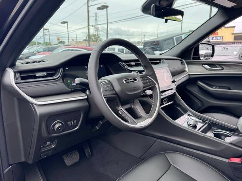 New 2026 Jeep Grand Cherokee Limited w/ Limited Altitude Package AWD/4WD image 13