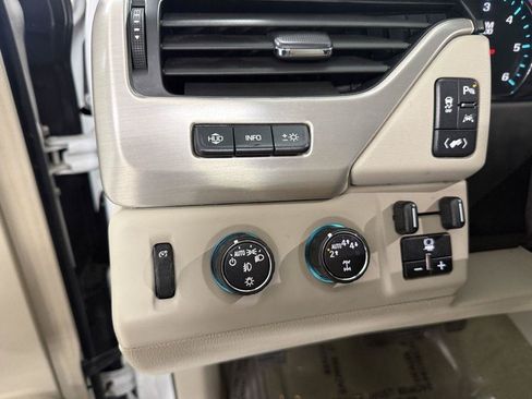 Used 2018 GMC Yukon XL Denali AWD/4WD image 16