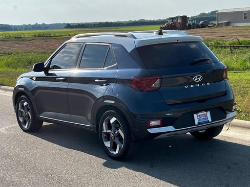 Used 2022 Hyundai Venue Limited FWD image 3