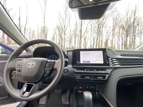 Used 2025 Toyota Camry LE image 21