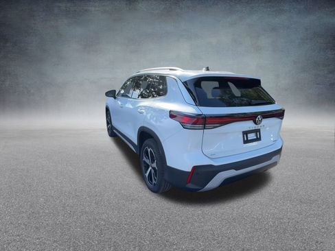 New 2025 Volkswagen Tiguan SE image 16