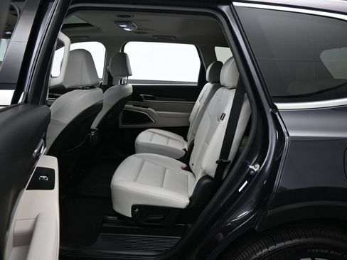 Used 2025 Kia Telluride S FWD image 32