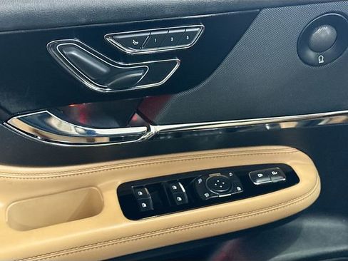 Used 2021 Lincoln Corsair Reserve w/ Equipment Group 201A image 19