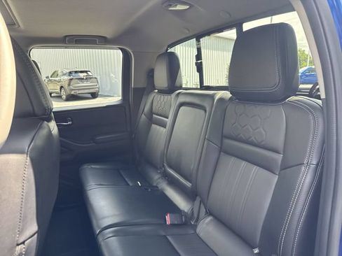 Used 2025 Nissan Frontier SL AWD/4WD image 14