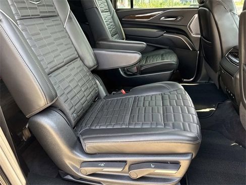 Used 2023 Cadillac Escalade ESV Sport Platinum image 10
