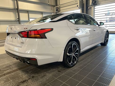 Used 2024 Nissan Altima 2.5 SR w/ SR Premium Package image 23