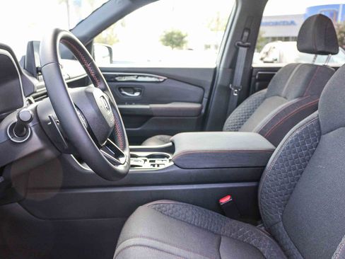 Used 2025 Honda Pilot Sport image 22