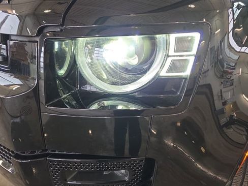 Used 2025 Land Rover Defender 110 X-Dynamic SE image 30