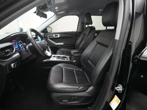Used 2023 Ford Explorer XLT AWD/4WD image 7