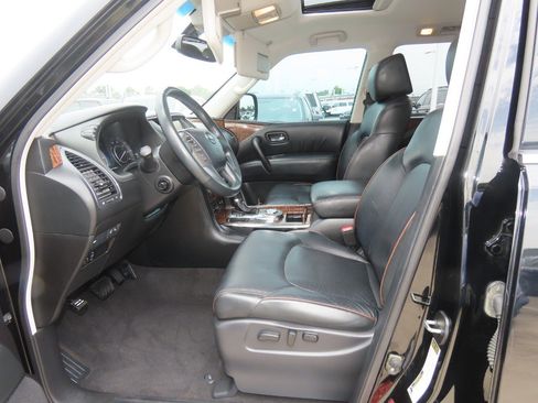 Used 2017 Nissan Armada Platinum w/ Interior Lighting Package RWD image 27
