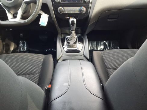 Used 2022 Nissan Rogue Sport S FWD image 11