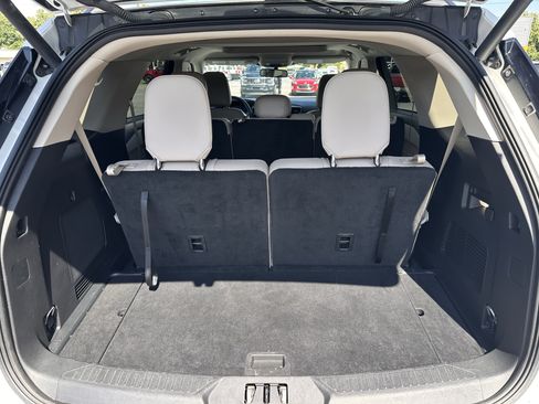 Certified 2023 Ford Explorer XLT w/ Equipment Group 202A AWD/4WD image 18