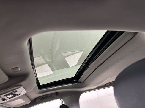 Used 2022 Toyota Highlander XLE image 19