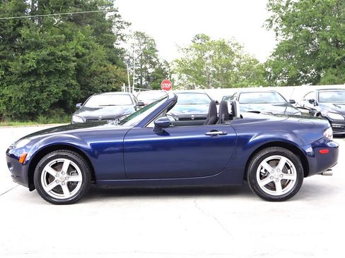 Used 2007 MAZDA MX-5 Miata Sport RWD image 6
