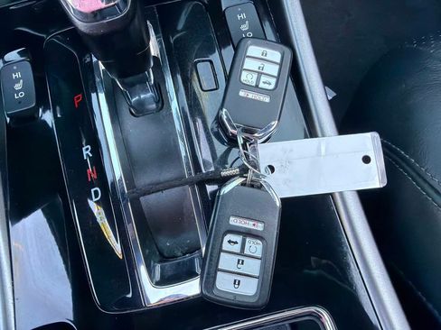 Used 2017 Honda Accord Touring image 32