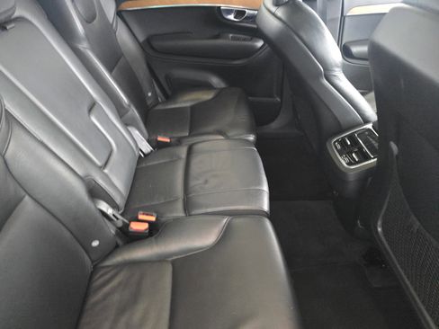 Used 2021 Volvo XC90 T6 Momentum image 25