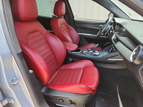 Used 2022 Alfa Romeo Stelvio Sprint RWD image 16
