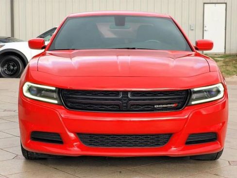 Used 2018 Dodge Charger SXT image 2
