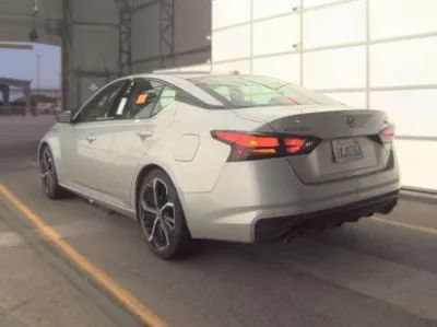 Used 2025 Nissan Altima 2.5 SR FWD image 2