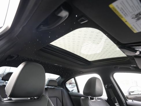 Used 2022 BMW 330i xDrive Sedan w/ M Sport Package image 51