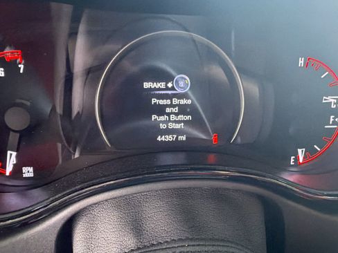 Used 2023 Dodge Durango GT RWD image 4