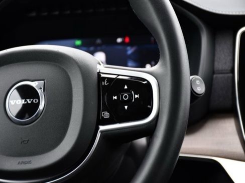 Certified 2025 Volvo XC90 B6 Plus image 21