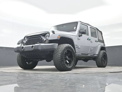 Used 2018 Jeep Wrangler Unlimited Sport S AWD/4WD image 25