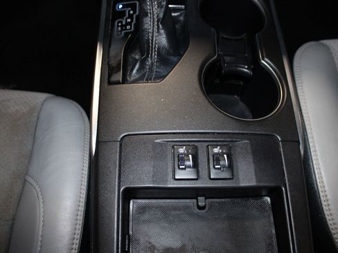 Used 2016 Toyota Camry XSE image 17