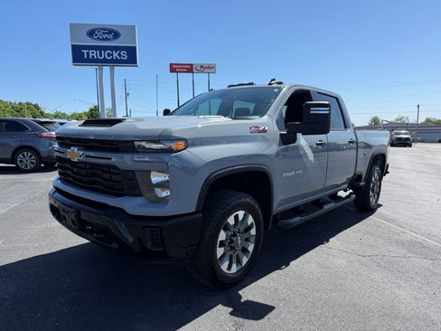 Used 2025 Chevrolet Silverado 2500 Custom w/ Custom Value Package AWD/4WD image 4