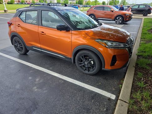 Used 2023 Nissan Kicks SR w/ SR Premium Package FWD image 1