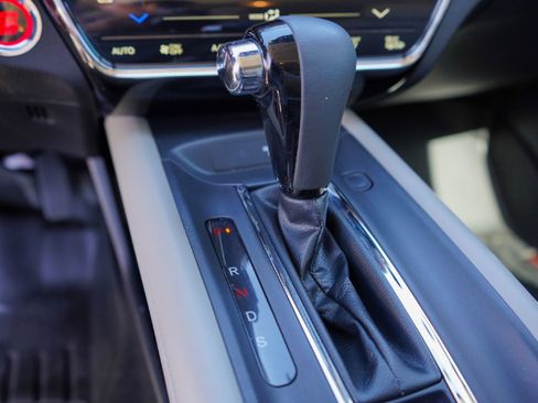 Used 2020 Honda HR-V Touring image 15