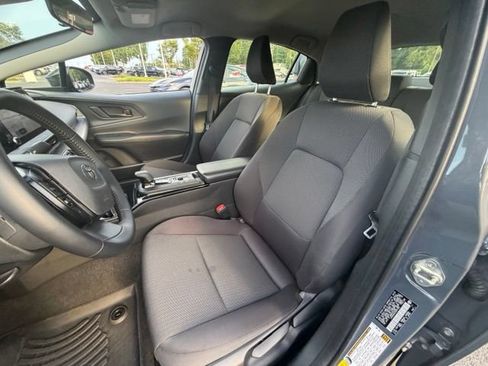 Used 2025 Toyota Prius LE FWD image 9