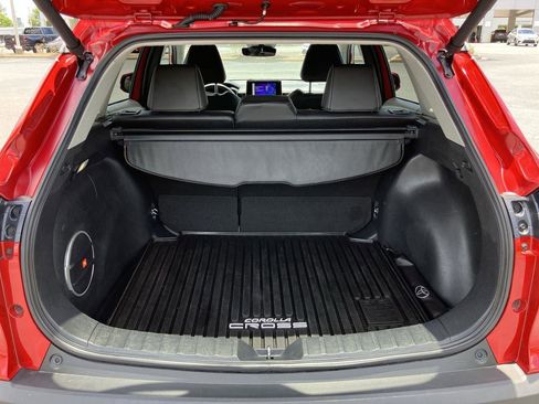 Certified 2023 Toyota Corolla Cross XLE image 27