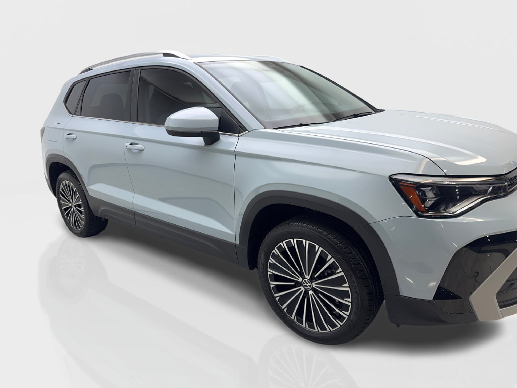 Used 2025 Volkswagen Taos SE FWD image 13